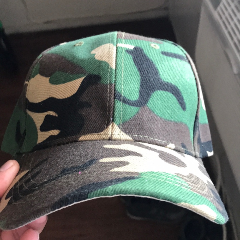 Brand new camo hat never worn